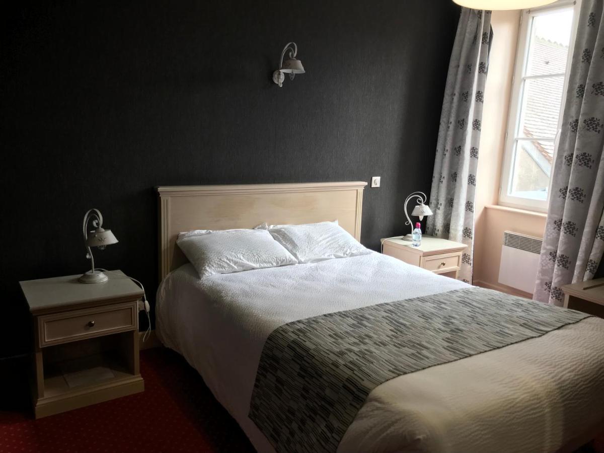 Logis Hotel Saint-Joseph Sancoins Εξωτερικό φωτογραφία