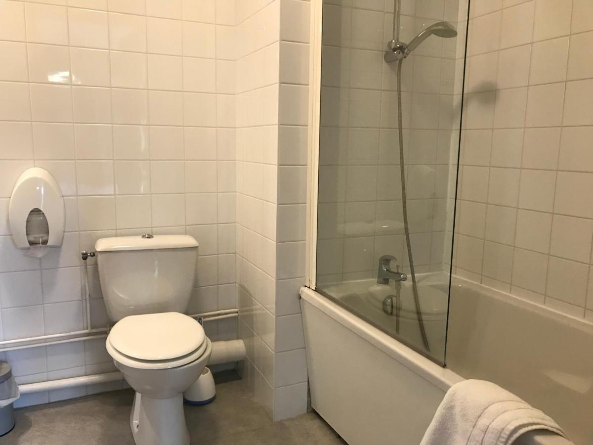 Logis Hotel Saint-Joseph Sancoins Εξωτερικό φωτογραφία