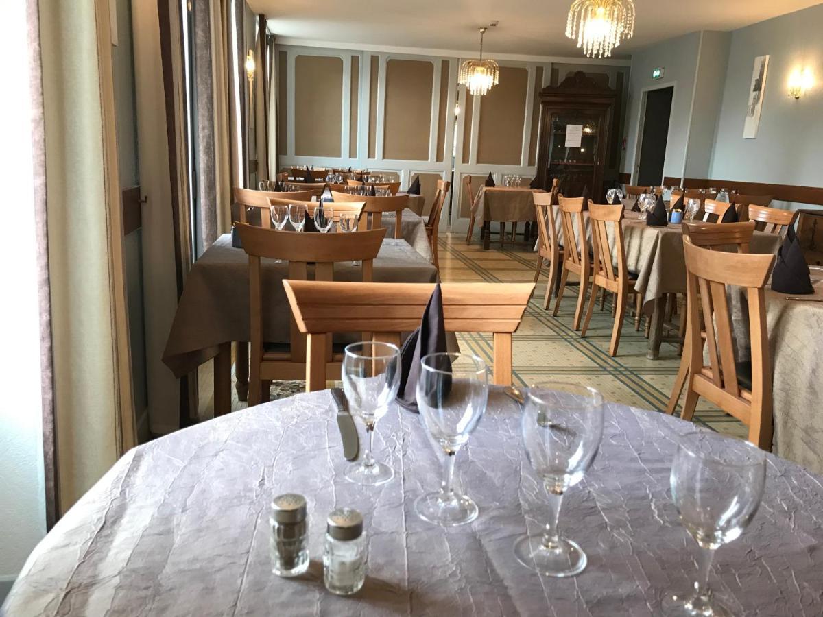 Logis Hotel Saint-Joseph Sancoins Εξωτερικό φωτογραφία