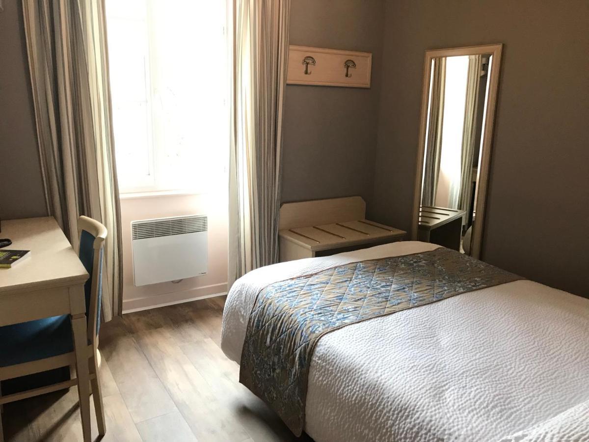 Logis Hotel Saint-Joseph Sancoins Εξωτερικό φωτογραφία