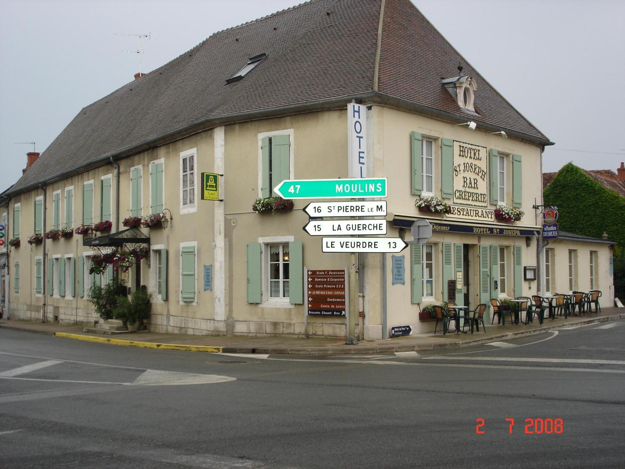 Logis Hotel Saint-Joseph Sancoins Εξωτερικό φωτογραφία